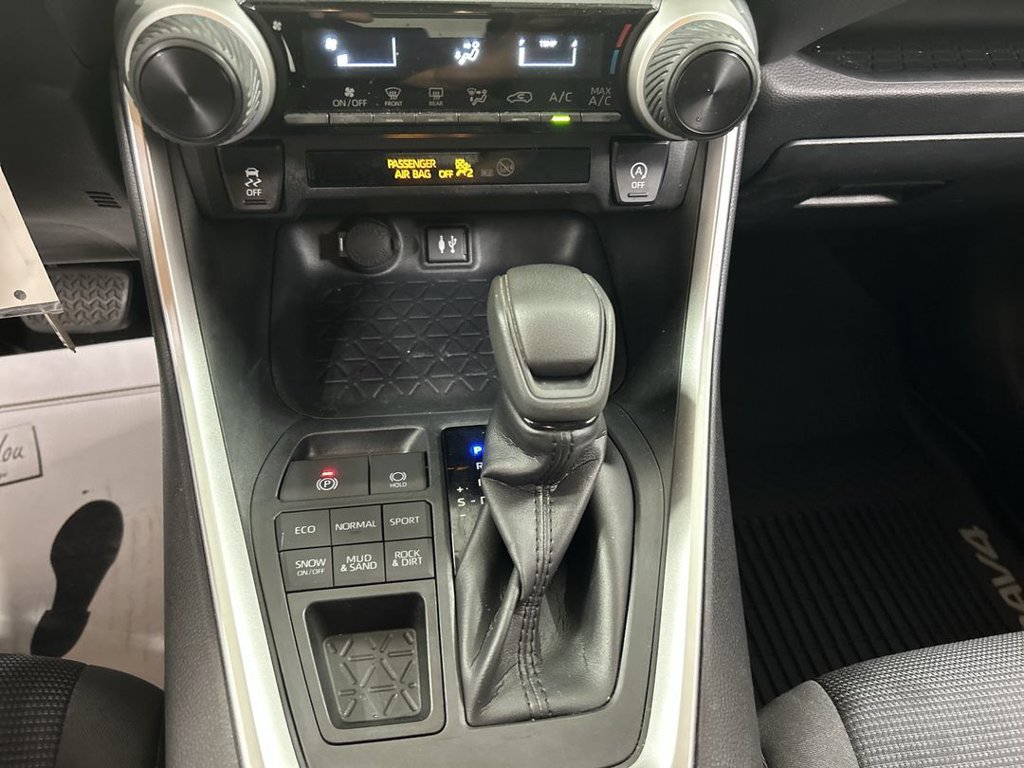 Used 2019 Toyota RAV4 LE w/ All Weather Liner Package AWD/4WD image 17