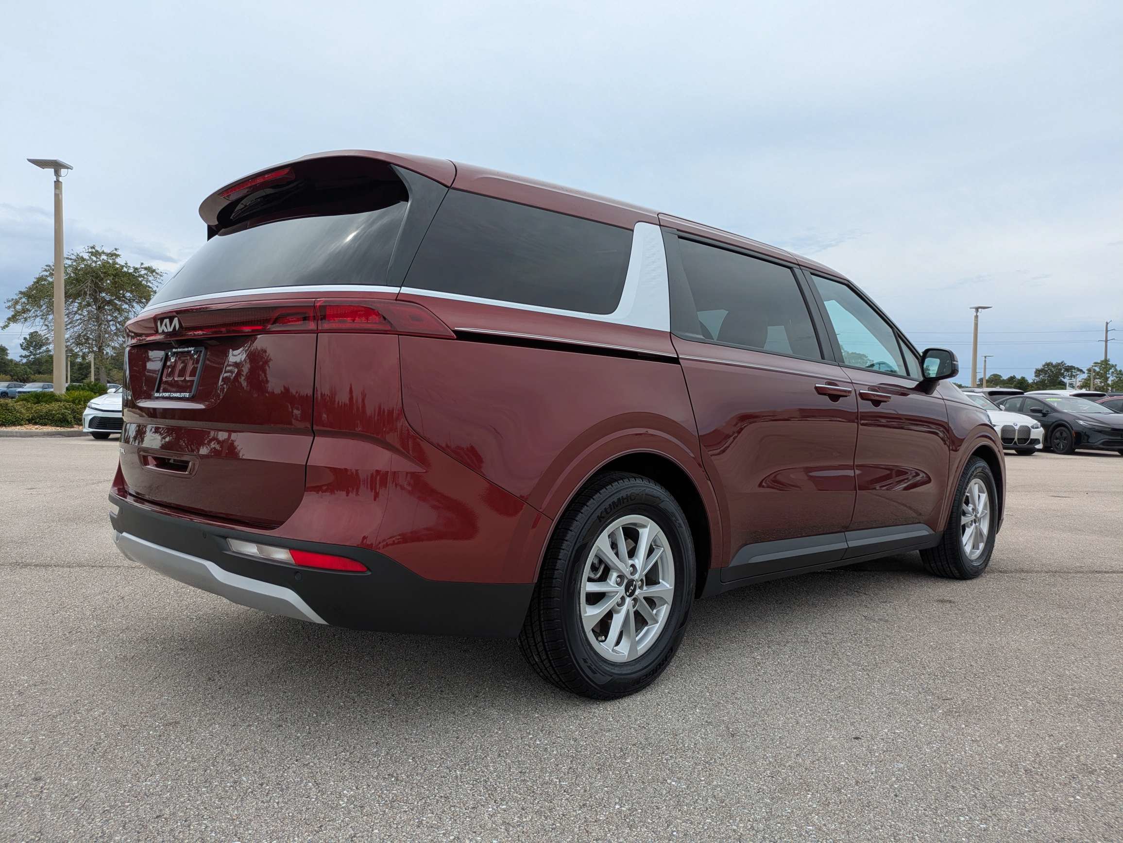 Certified 2024 Kia Carnival LX FWD image 4