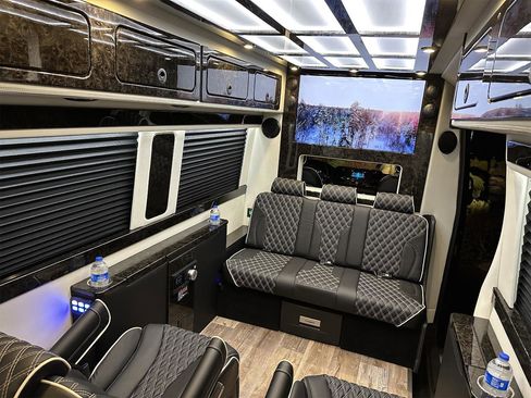 Used 2024 Mercedes-Benz Sprinter 3500 image 29