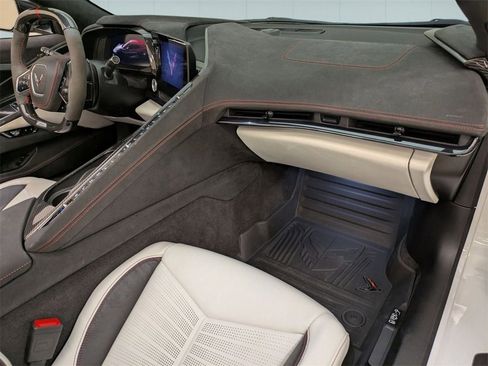 Used 2023 Chevrolet Corvette Z06 w/ Z07 Performance Package image 18