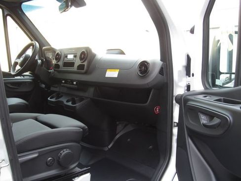 Used 2025 Mercedes-Benz Sprinter 2500 image 14