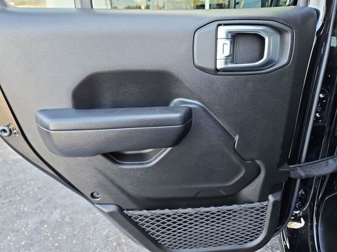 Used 2024 Jeep Wrangler Unlimited w/ Convenience Group image 27