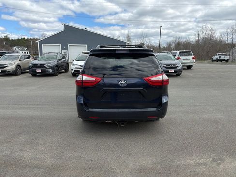 Used 2018 Toyota Sienna XLE w/ XLE Navigation Package AWD/4WD image 3