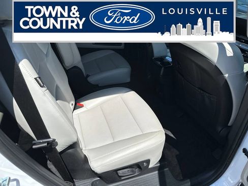 Used 2025 Kia Telluride S FWD image 17