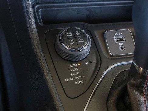 Used 2022 Jeep Cherokee Trailhawk w/ Premium Leather Package AWD/4WD image 20