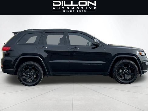 Used 2019 Jeep Grand Cherokee Laredo AWD/4WD image 3