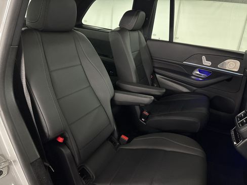 Used 2025 Mercedes-Benz GLS 450 4MATIC image 23
