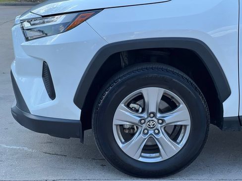 Used 2025 Toyota RAV4 XLE FWD image 25