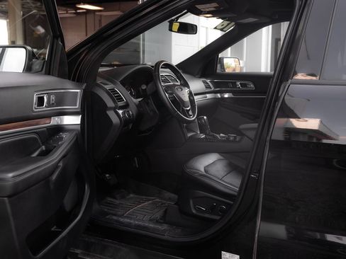 Used 2018 Ford Explorer Limited AWD/4WD image 33