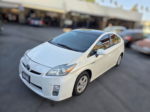 Used 2011 Toyota Prius Three w/ Solar Roof Pkg FWD image 3