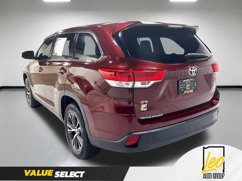 Used 2019 Toyota Highlander LE FWD image 9