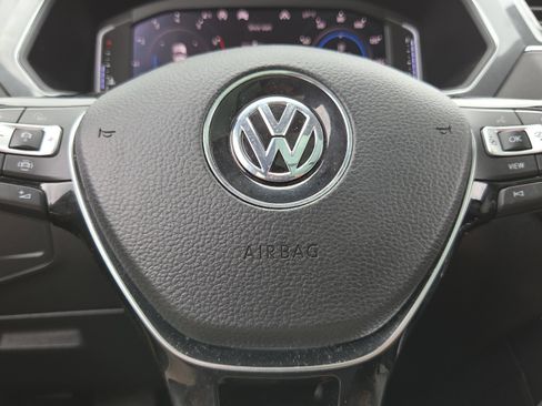 Used 2020 Volkswagen Tiguan SE image 32