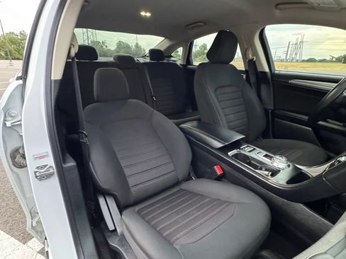 Used 2020 Ford Fusion SE FWD image 13