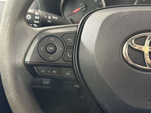 Used 2020 Toyota RAV4 XLE w/ Convenience Package FWD image 16