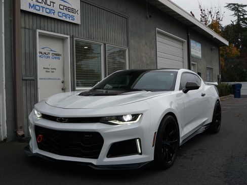 Used 2018 Chevrolet Camaro ZL1 image 2