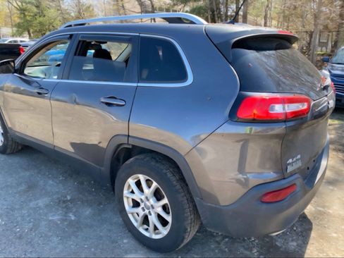 Used 2015 Jeep Cherokee Latitude w/ Cold Weather Group AWD/4WD image 7