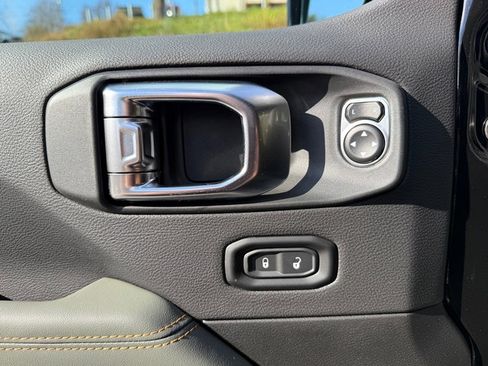 New 2026 Jeep Gladiator Mojave image 16