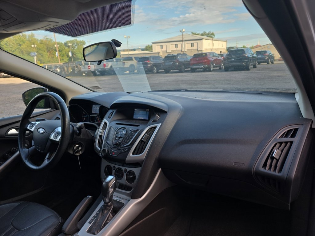 Used 2014 Ford Focus SE w/ Equipment Group 201A FWD image 19
