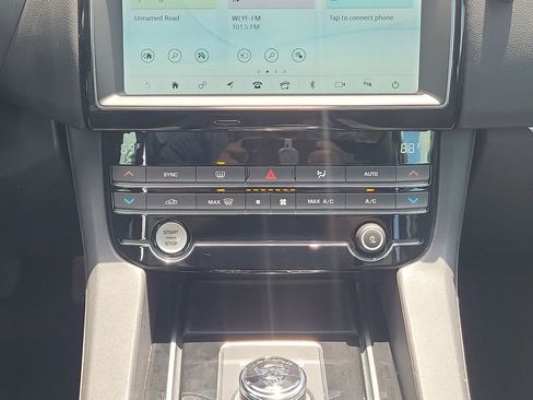 Used 2020 Jaguar F-PACE Premium AWD/4WD image 18