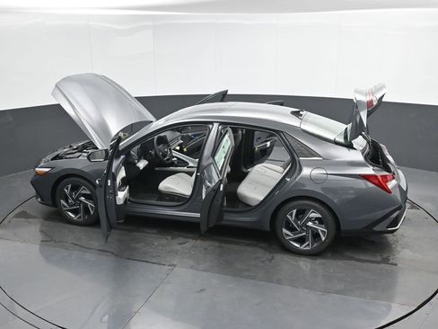 Used 2025 Hyundai Elantra Limited image 58