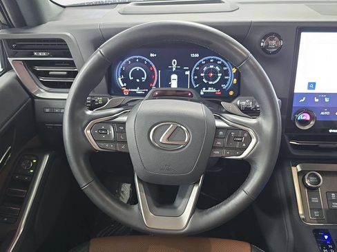 Used 2024 Lexus GX 550 w/ Accessory Package (2T) AWD/4WD image 13
