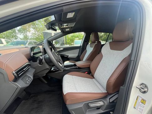 Certified 2025 Volkswagen ID.4 Pro AWD/4WD image 10