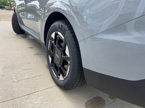 New 2026 Kia Carnival EX FWD image 18