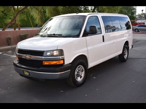 Used 2015 Chevrolet Express 2500 LT w/ LT Preferred Equipment Group RWD image 3