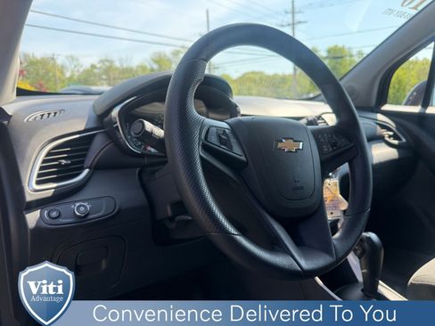 Used 2020 Chevrolet Trax LS w/ Tint and Cruise Package AWD/4WD image 17