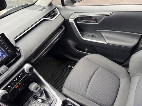Used 2019 Toyota RAV4 LE image 20