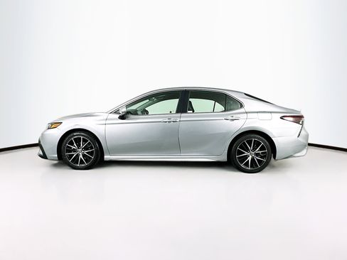Used 2022 Toyota Camry SE image 4