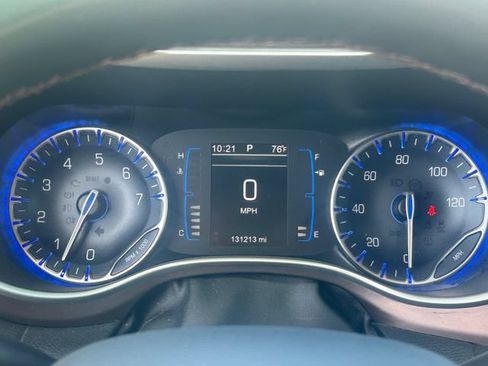 Used 2017 Chrysler Pacifica Touring-L FWD image 20