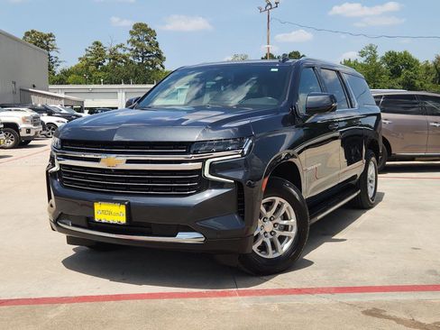 Used 2022 Chevrolet Suburban LT w/ Luxury Package RWD image 1