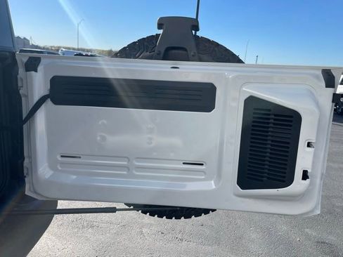 New 2025 Ford Bronco Outer Banks w/ Sasquatch Package image 21