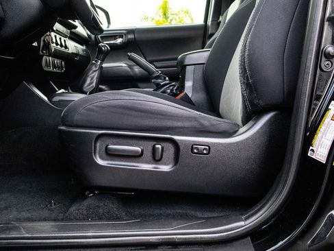 Certified 2020 Toyota Tacoma TRD Off-Road image 19