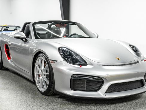 Used 2016 Porsche Boxster Spyder image 3