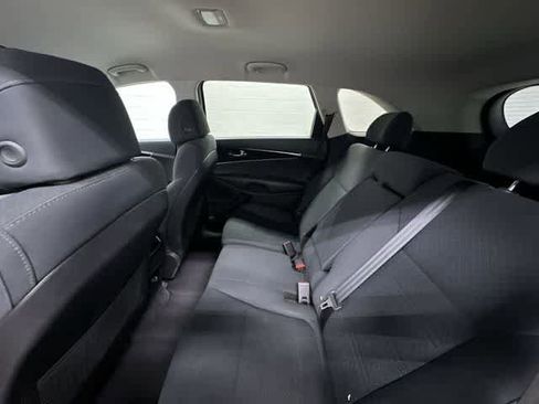 Used 2017 Kia Sorento LX w/ LX Convenience Package image 11