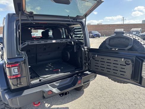 Used 2022 Jeep Wrangler Unlimited Rubicon w/ Cold Weather Group AWD/4WD image 29
