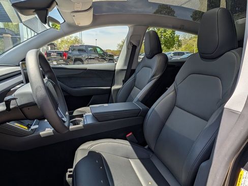 Used 2026 Tesla Model Y Long Range AWD/4WD image 34