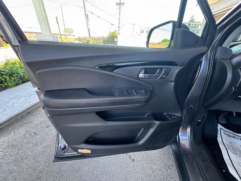 Used 2019 Honda Pilot Touring image 19