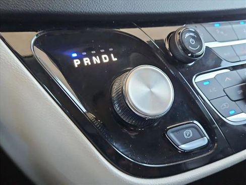 Used 2023 Chrysler Pacifica Touring-L FWD image 25