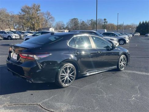 Used 2024 Toyota Camry SE image 6