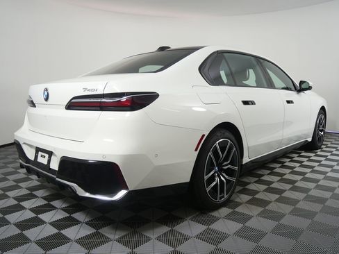 Certified 2025 BMW 740i image 3