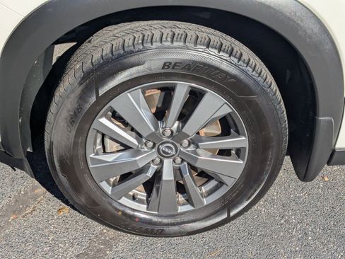 Certified 2022 Nissan Pathfinder SV w/ SV Black Package image 26