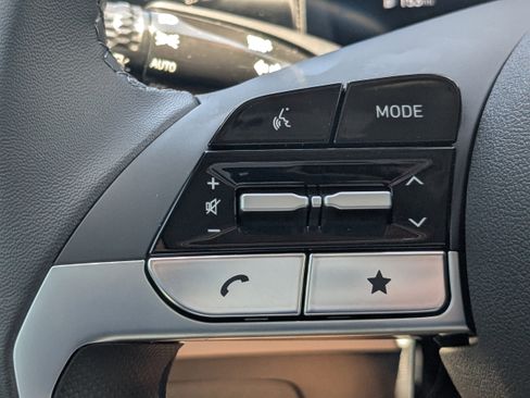 New 2026 Hyundai Elantra Limited FWD image 30