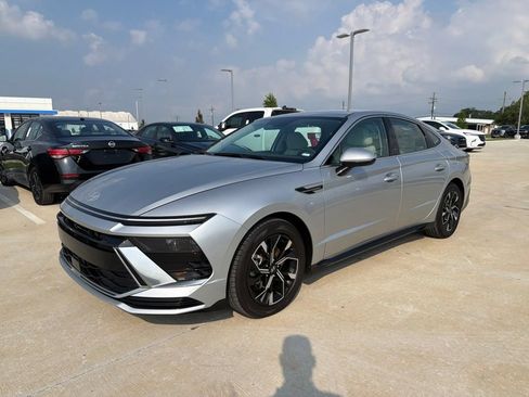 Used 2025 Hyundai Sonata SEL FWD image 1