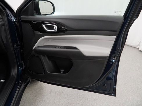 New 2026 Jeep Compass Limited image 32