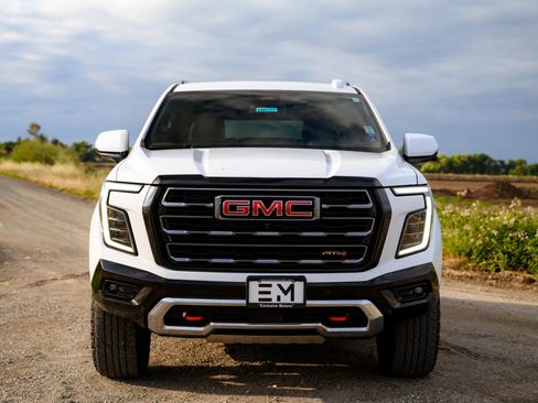 Used 2025 GMC Yukon XL AT4 AWD/4WD image 20