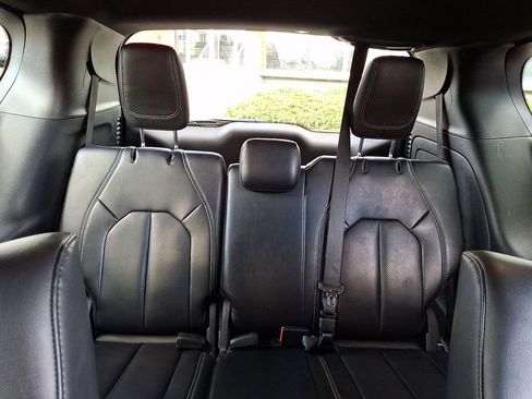 Used 2024 Chrysler Pacifica Limited FWD image 12