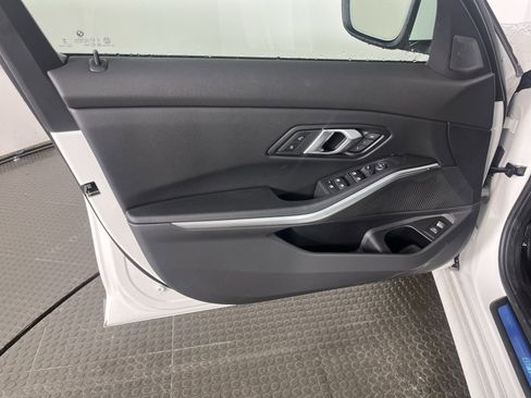 Used 2025 BMW 330i xDrive Sedan w/ Convenience Package image 9